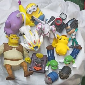 Action Figures Playset with Yellow and Green Characters